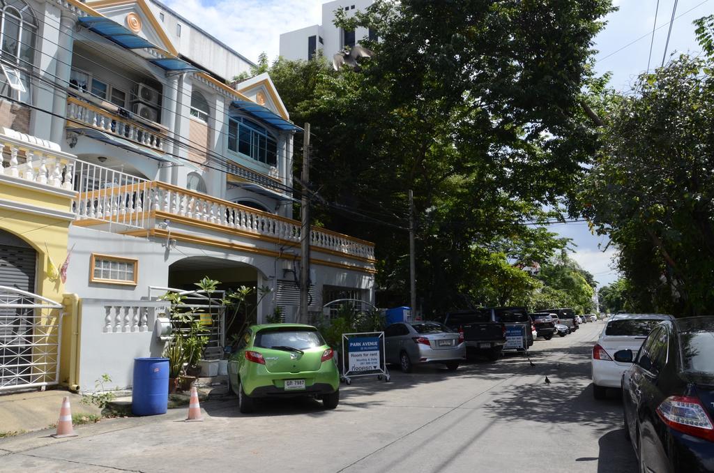 Park Avenue@Huamark Bangkok Extérieur photo